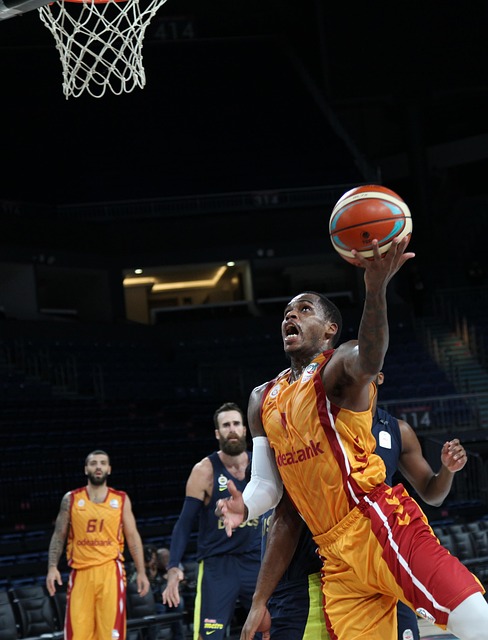 在利物浦比 在利物浦比